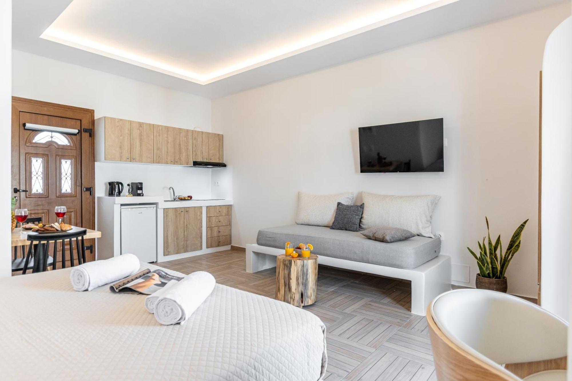 Adama'S Suites Naxos City Room photo